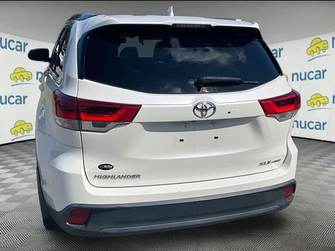 Used 2019 Toyota Highlander XLE AWD/4WD image 3
