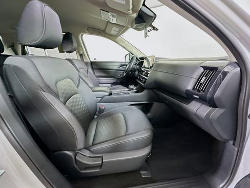 Used 2024 Nissan Pathfinder SV image 31