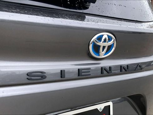 Used 2025 Toyota Sienna XLE image 30