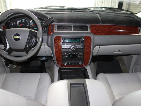 Used 2010 Chevrolet Avalanche LT w/ Luxury Package RWD image 17