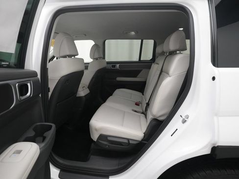 Used 2024 Hyundai Santa Fe SEL FWD image 16