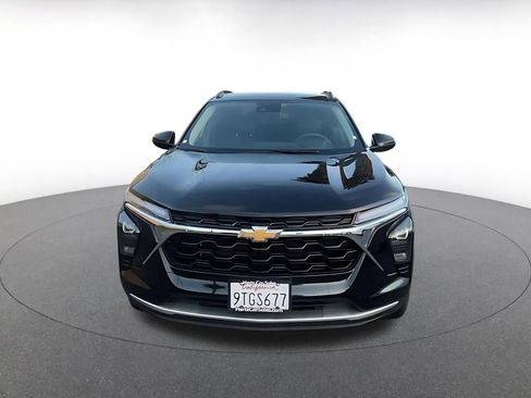 Used 2025 Chevrolet Trax LT image 7