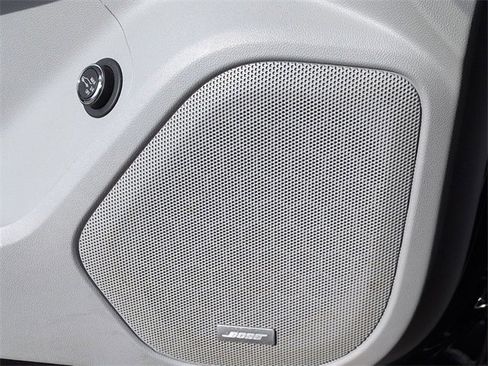 Used 2023 GMC Acadia SLT image 16