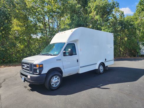 Used 2017 Ford E-350 and Econoline 350 Super Duty RWD image 1