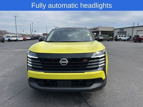 Used 2025 Nissan Kicks SR image 9