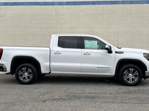 Certified 2025 GMC Sierra 1500 SLT RWD image 3