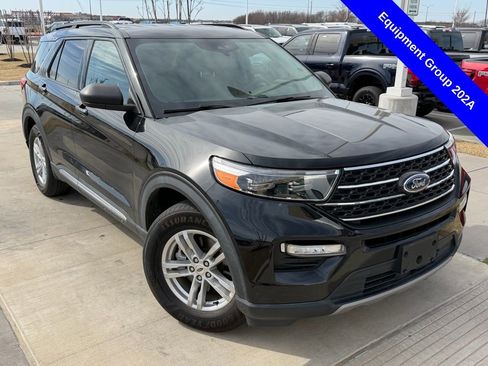 Used 2022 Ford Explorer XLT w/ Equipment Group 202A image 4