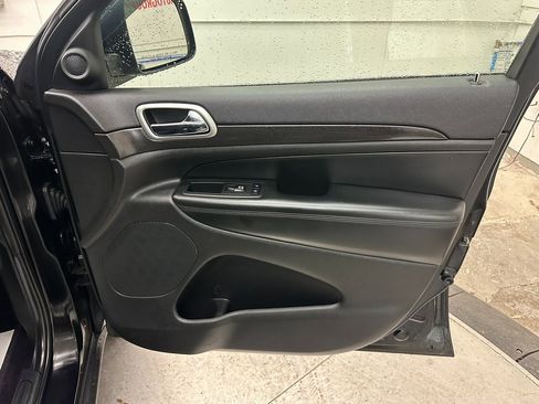 Used 2018 Jeep Grand Cherokee Laredo image 26