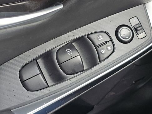 Used 2025 Nissan Sentra SR w/ SR Premium Package image 11