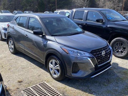 Certified 2025 Nissan Kicks Play S image 1