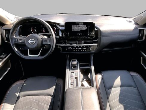 Certified 2025 Nissan Pathfinder Platinum FWD image 16
