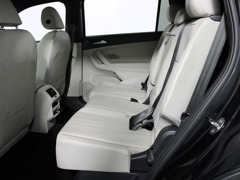 Used 2022 Volkswagen Tiguan SE R-Line image 28