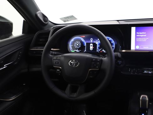 Used 2023 Toyota Crown Platinum image 14