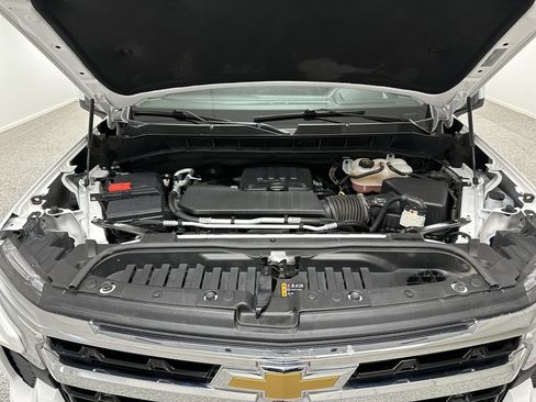 Used 2024 Chevrolet Silverado 1500 LT AWD/4WD image 17