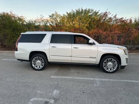 Used 2020 Cadillac Escalade ESV Platinum image 6