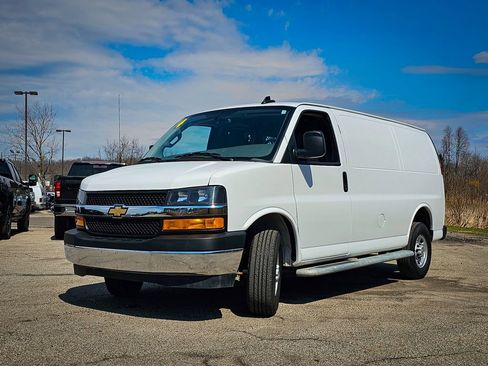 Used 2024 Chevrolet Express 2500 w/ Driver Convenience Package image 7