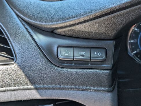 Used 2018 Cadillac Escalade ESV Luxury RWD image 25