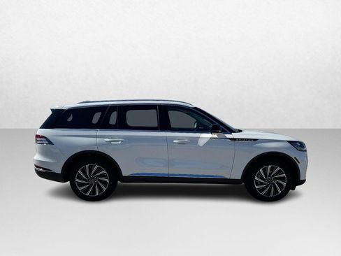 Certified 2025 Lincoln Aviator AWD image 4