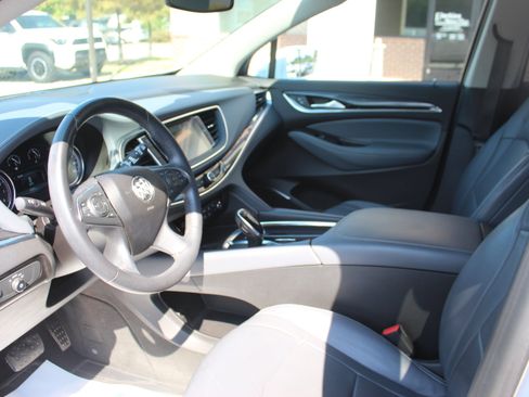 Used 2018 Buick Enclave Essence FWD image 13