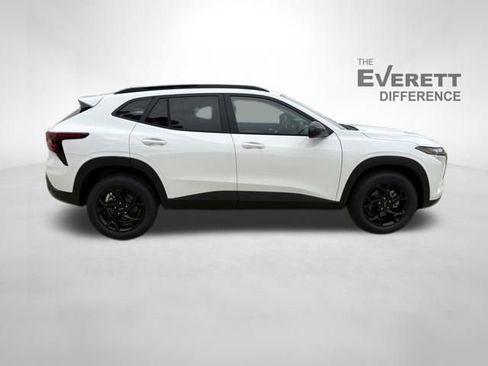 New 2026 Chevrolet Trax LT w/ Sunroof Package FWD image 8