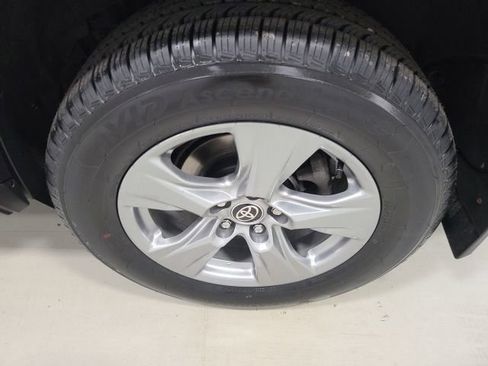 Used 2022 Toyota RAV4 XLE AWD/4WD image 37