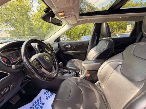 Used 2019 Jeep Cherokee Limited w/ Luxury Group AWD/4WD image 14