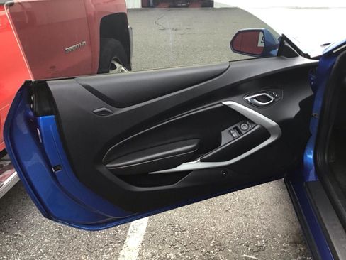 Used 2018 Chevrolet Camaro LT RWD image 10