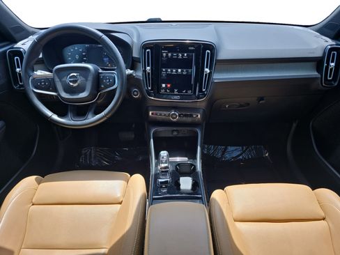 Used 2019 Volvo XC40 T4 Inscription FWD image 12