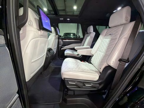 Used 2026 Cadillac Escalade Platinum Sport AWD/4WD image 15