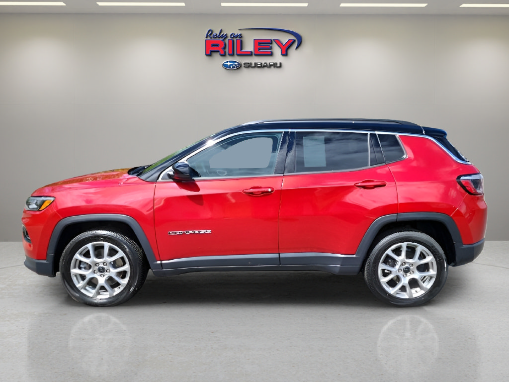 Used 2025 Jeep Compass Limited AWD/4WD image 2