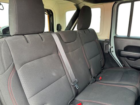 Used 2023 Jeep Wrangler Unlimited Rubicon AWD/4WD image 18