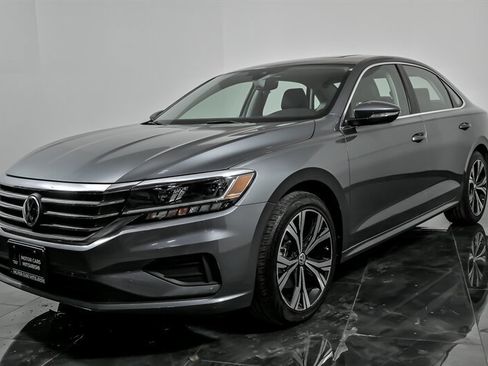 Used 2022 Volkswagen Passat 2.0T SE image 5