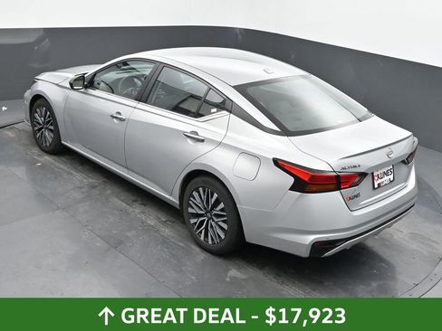 Used 2024 Nissan Altima 2.5 SV FWD image 38