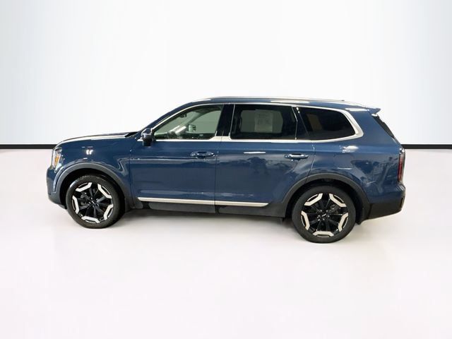 Used 2024 Kia Telluride EX w/ EX Captain's Chair Package AWD/4WD image 4