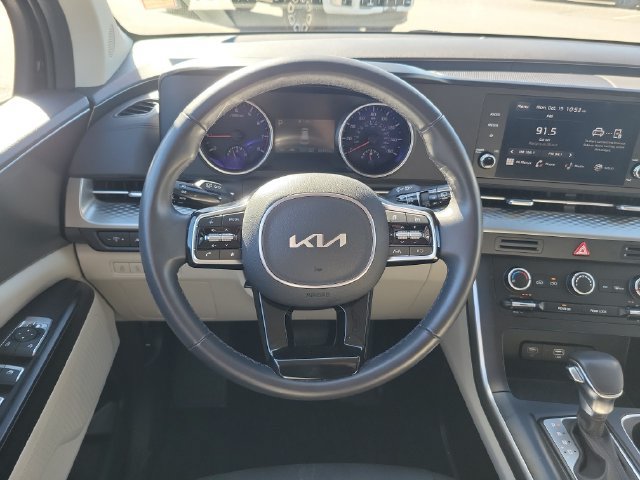 Used 2024 Kia Carnival LX FWD image 27