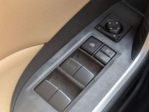 Used 2021 Toyota RAV4 XLE Premium image 26