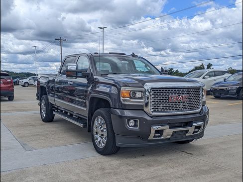 Used 2015 GMC Sierra 2500 Denali w/ Duramax Plus Package AWD/4WD image 5