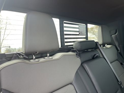 Used 2025 Chevrolet Silverado 1500 ZR2 w/ Technology Package image 18