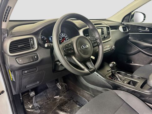 Used 2017 Kia Sorento FWD image 22