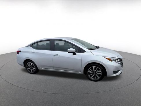 Used 2025 Nissan Versa SV FWD image 2