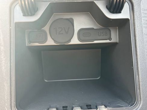 Used 2025 Toyota Tacoma Limited AWD/4WD image 9