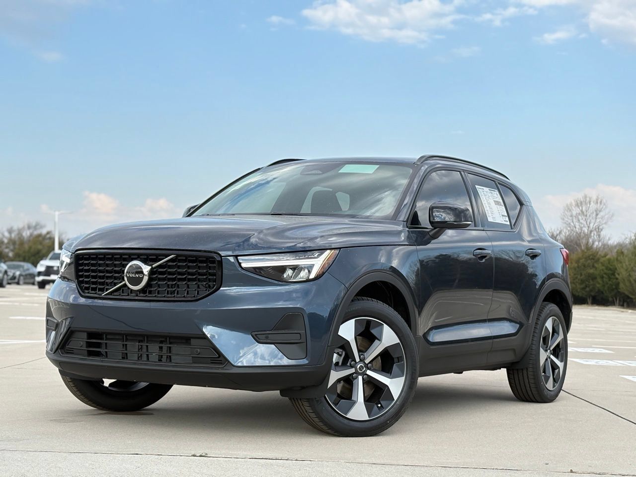 New 2026 Volvo XC40 B5 Core w/ Climate Package AWD/4WD image 2