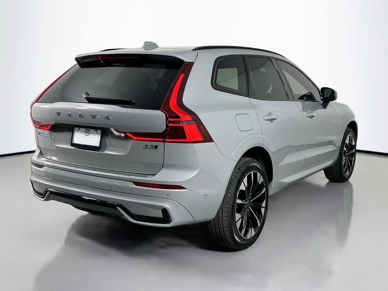 Used 2026 Volvo XC60 B5 Plus AWD/4WD image 2