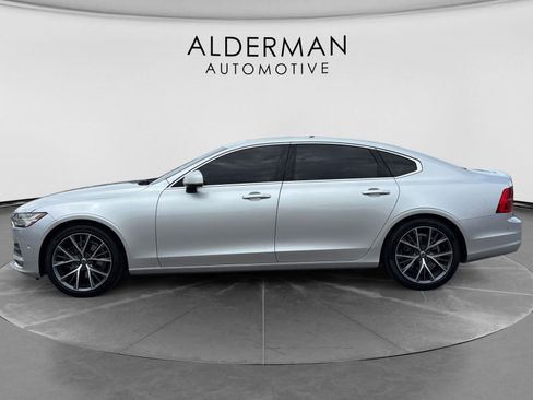 Used 2018 Volvo S90 T5 Momentum w/ Convenience Package FWD image 2
