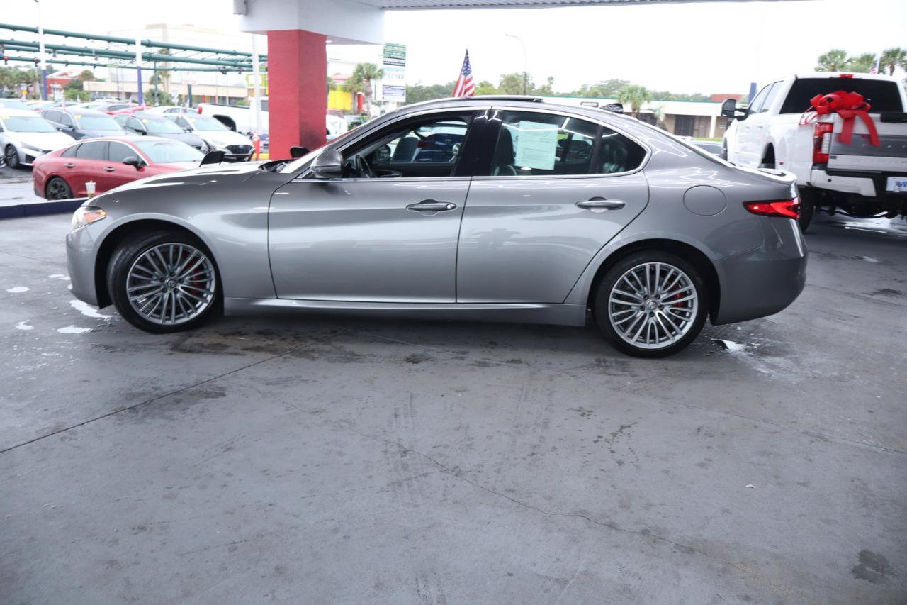Used 2018 Alfa Romeo Giulia Ti w/ Quick Order Package 22Z Lusso RWD image 10