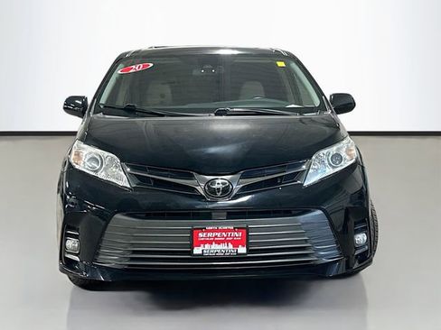 Used 2020 Toyota Sienna XLE image 4