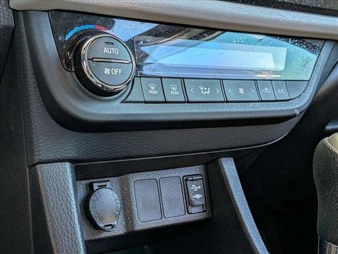 Used 2015 Toyota Corolla LE image 6