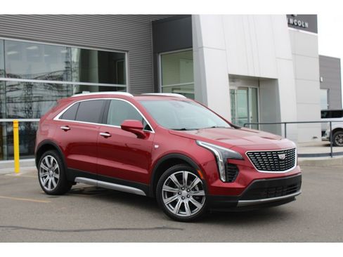 Used 2019 Cadillac XT4 Premium Luxury image 2