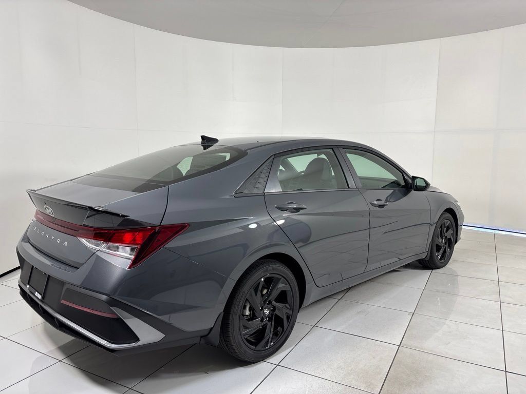 New 2026 Hyundai Elantra SEL Sport FWD image 5