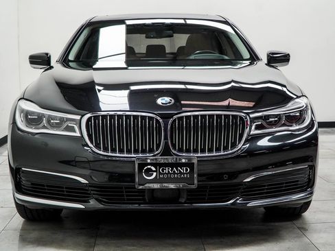 Used 2019 BMW 750i xDrive w/ Executive Package image 7
